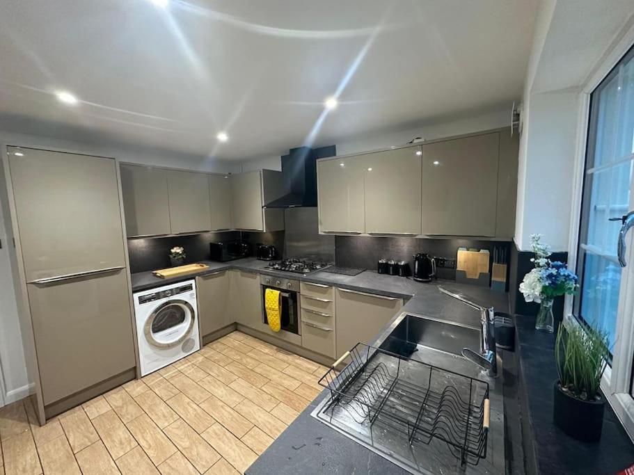 Elegant Room In Stylish House Milton Keynes Luaran gambar