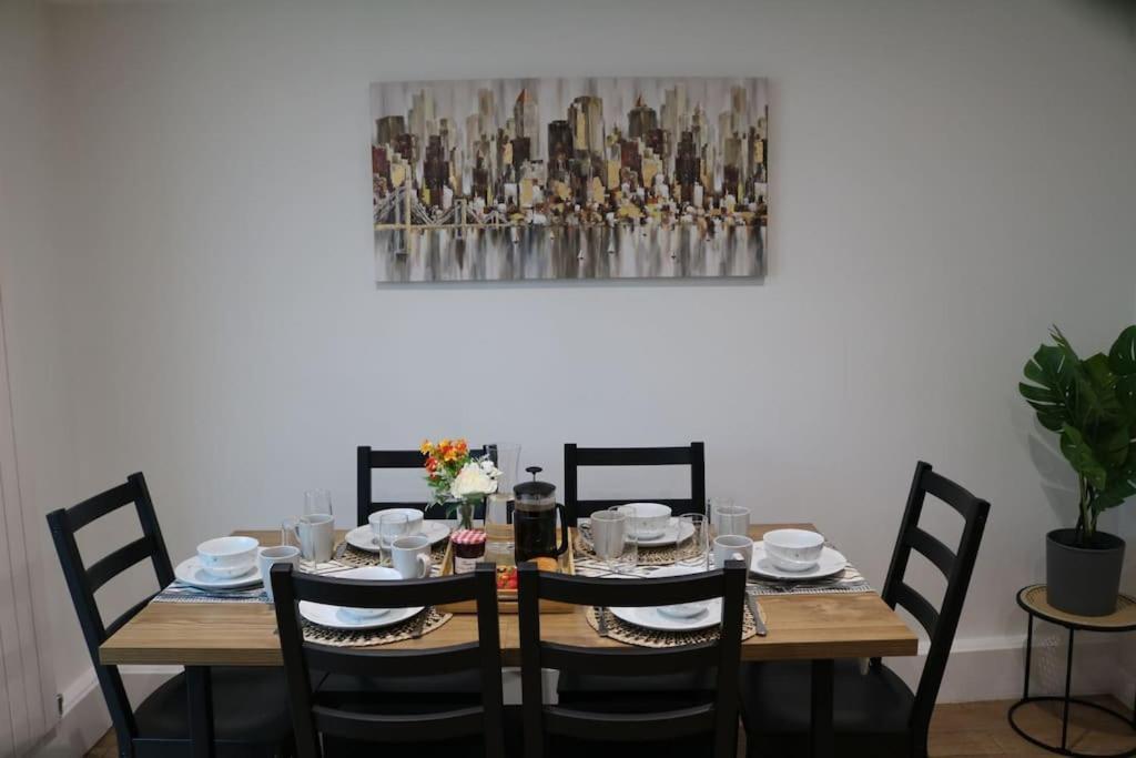 Elegant Room In Stylish House Milton Keynes Luaran gambar